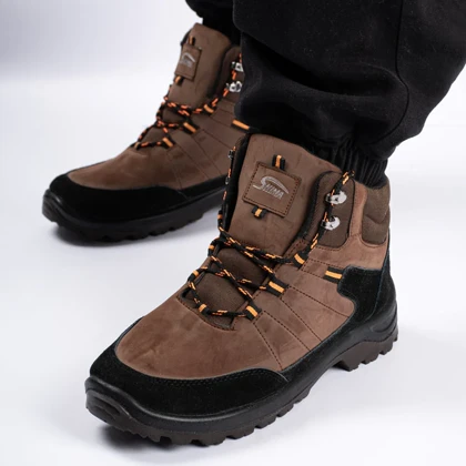 نیم بوت اسپرت مردانه یخ شکن مدل caterpillar کاترپیلار رنگ قهوه ای کد 2554