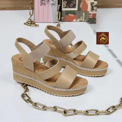 صندل لژدار بهاره تابستانه زنانه ویشکا پاشنه چوبی