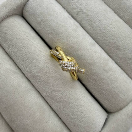 انگشتر طرح جواهر طلایی نگین‌دار