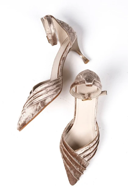 کفش پاشنه‌بلند کلاسیک زنانه میوگوستو mio-gusto