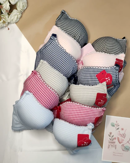 سوتین زنانه نخی بدون فنر طرح چهارخونه (کاپ اسفنجی سبک)