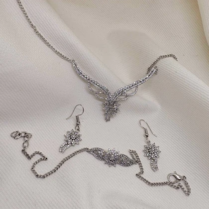 سرویس کامل برند شین مدل «فرشته برفی» | آبکاری رادیوم و نگین‌کاری ظریف (با گارانتی)