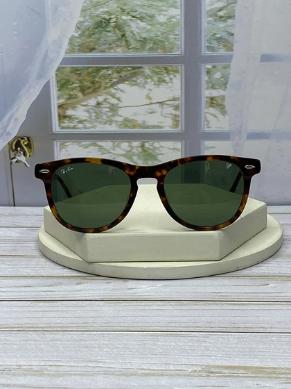 عینک آفتابی Ray-Ban RB 2398 ترکیب فریم کائوچو استات و عدسی کریستال با استاندارد UV400