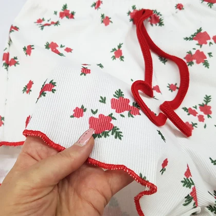 ست تاپ و شلوارک راحتی زنانه ماییلدا مدل گل رز کد 5980-2 به همراه کش مو