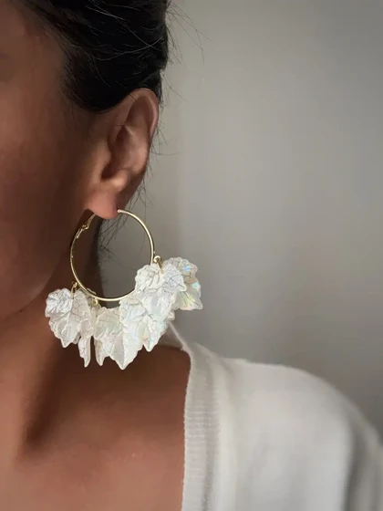 گوشواره حلقه‌ای گل صدفی