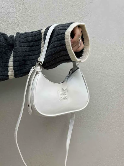 کیف هلالی MIU MIU
