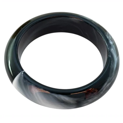 دستبند زنانه بنگل رزینی طرح ابر و باد مدل نکتیرا–مشکی