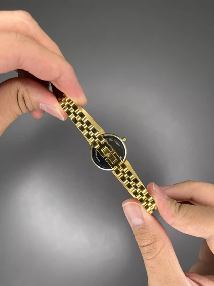 ساعت مچی موادو بند النگویی طلایی صفحه صدفی Movado