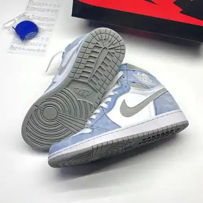 کفش نایک ایر جردن وان ساق‌دار هایپر رویال سفید آبی Nike Air Jordan 1 High Hyper Royal White Blue
