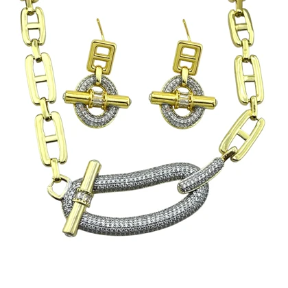 نیم‌ست زنانه مدل ایمپریو T طرح طلا هرمس با آویز نگین‌دار و زنجیر خاص (گردنبند و گوشواره)