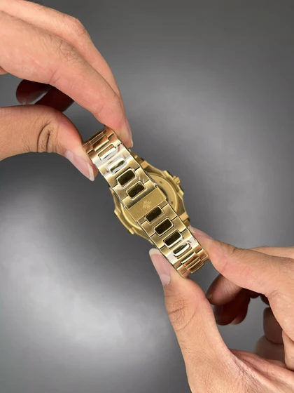 ساعت مچی پتک فیلیپ اتوماتیک بند طلایی صفحه مشکی Patek Philippe Nautilus