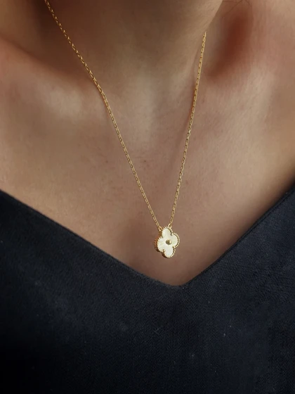 گردنبند، انگشتر، گوشواره و دستبند Van Cleef (خرید به صورت جداگانه)