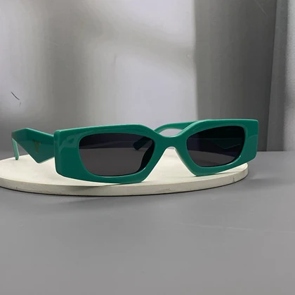 عینک آفتابی زنانه پرادا با فریم کائوچو و لنز پلی‌کربنات UV400 Prada Women