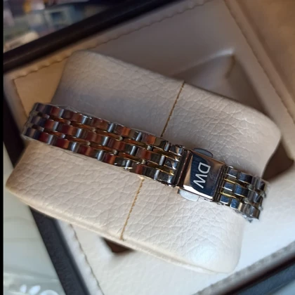 ساعت مچی زنانه Dw صفحه مربع بند دو رنگ صفحه سیلور