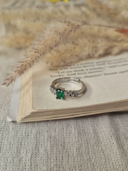 انگشتر جواهری فری سایز سبز بیضی