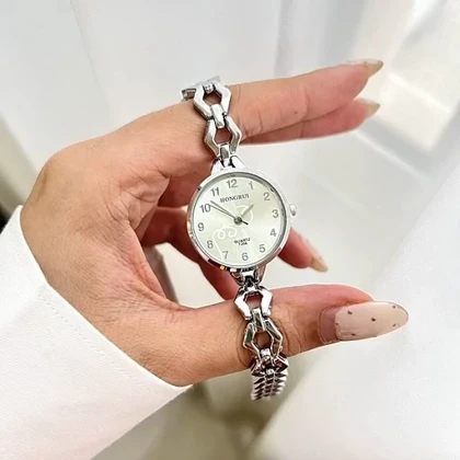 ساعت مچی زنانه هانگری بند زنجیری