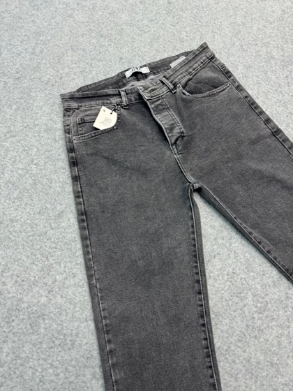 شلوار جین راسته مردانه رنگ طوسی مخصوص افراد کلاسیک پوش / بدون زاپ