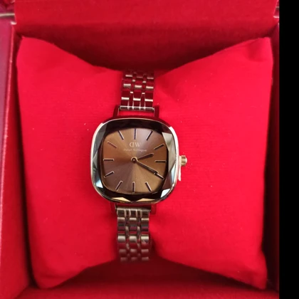 ساعت مچی زنانه DW آینه ای صفحه قهوه ای بند سیلور
