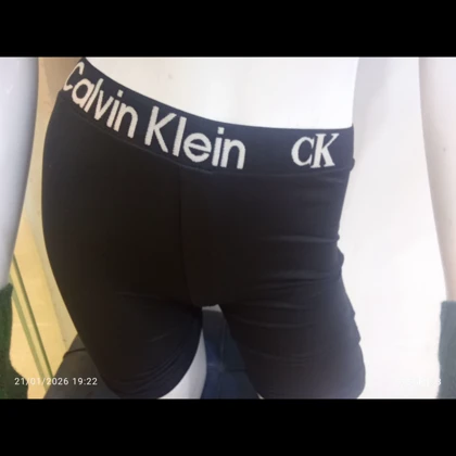 شورتک و تیشرت ورزشی