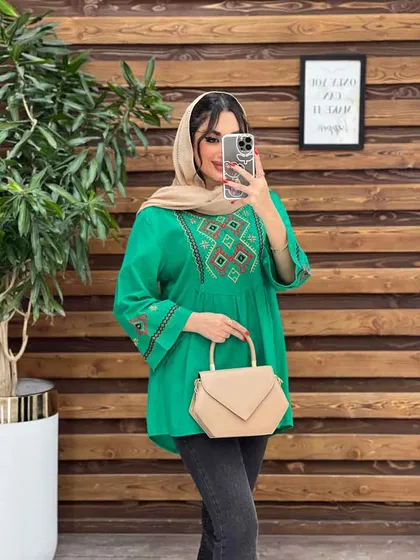 مانتو جلو بسته گلدوزی رنگی