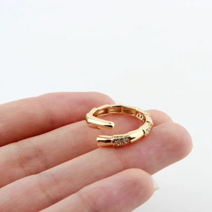 انگشتر زنانه مدل میخی نگین‌دار