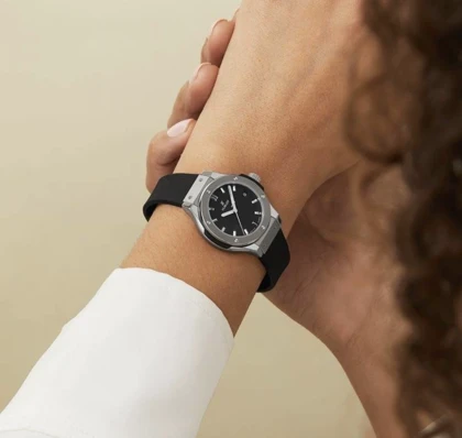 ساعت هابلوت تک موتوره زنانه نقره ای Hublot Silver