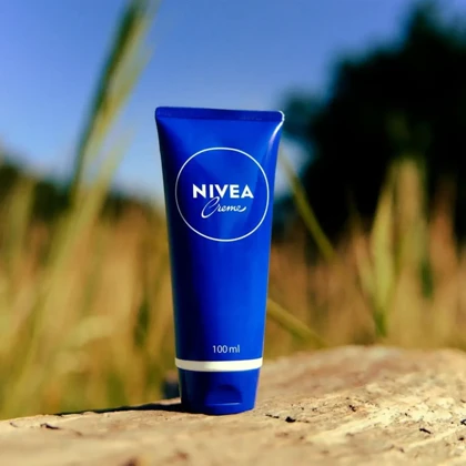 کرم مرطوب‌کننده صورت نیوآ مدل تیوپی مناسب انواع پوست حجم 100 میلی‌لیتر