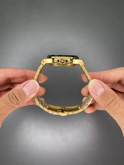 ساعت مچی پتک فیلیپ اتوماتیک بند طلایی صفحه مشکی Patek Philippe Nautilus