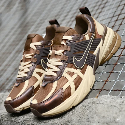 Nike V2K Run – Light British Tan / Sesame