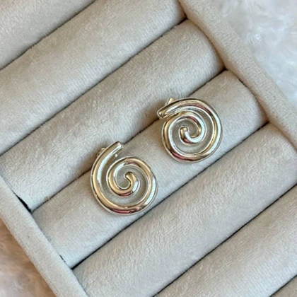 گوشواره نقره ای مارپیچی