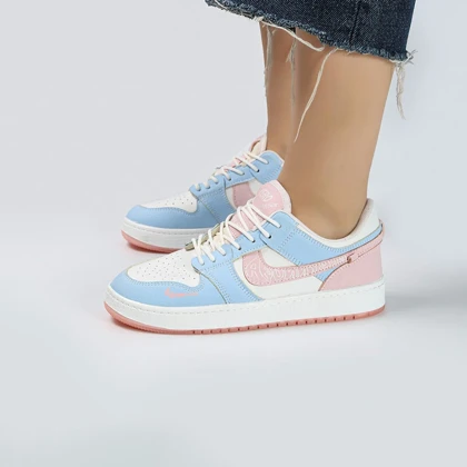 کفش و کتانی زنانه مدل NIKE AIR JORDAN 1 رنگ سفید آبی کد M5815