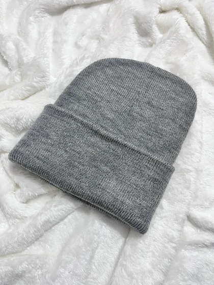 کلاه بافت طوسی رگه دار