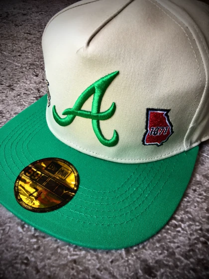 کلاه کپ بک فیت مستر کوالیتی وارداتی FIFTY 59 مدل Atlanta Braves _ طوسی نقاب سبز