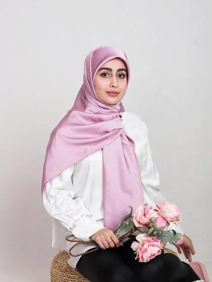 روسری ساتن خط‌دار یاسی