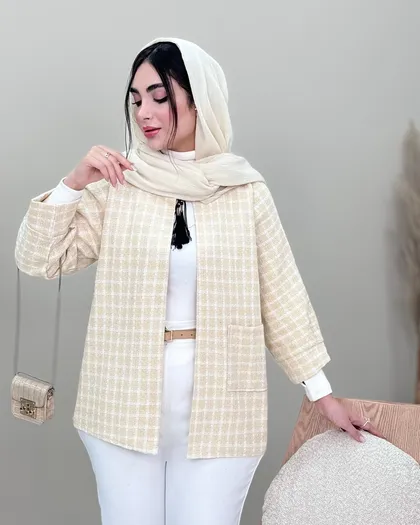 کت یقه‌منگوله
