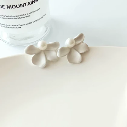 گوشواره فانتزی گلبرگ در 5 طرح