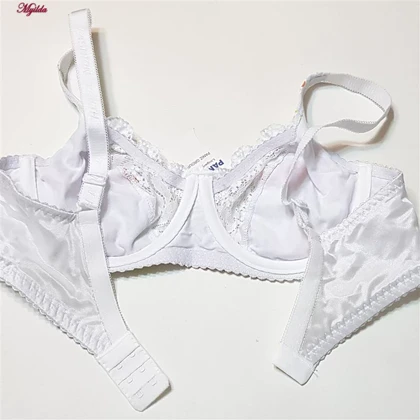 ست شورت و سوتین زنانه پانیذ مدل گیپوری فنردار کد 9036-6