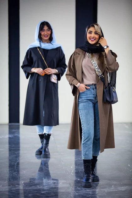 مانتو دیپلمات نیلا