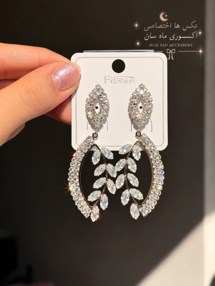 گوشواره جواهری عروس نگین‌دار کد JW0011 وسط قطره کوچک اویز گوشواره کریستال وسط ندارد