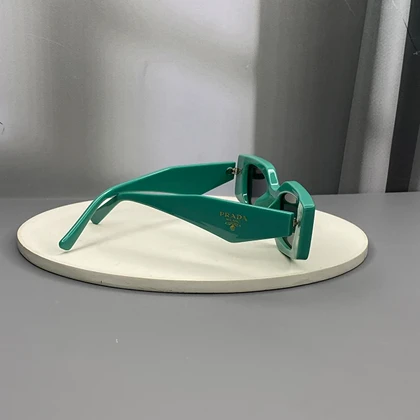 عینک آفتابی زنانه پرادا با فریم کائوچو و لنز پلی‌کربنات UV400 Prada Women