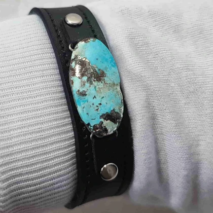 دستبند چرمی با سنگ فیروزه نیشابور اصل کد 3