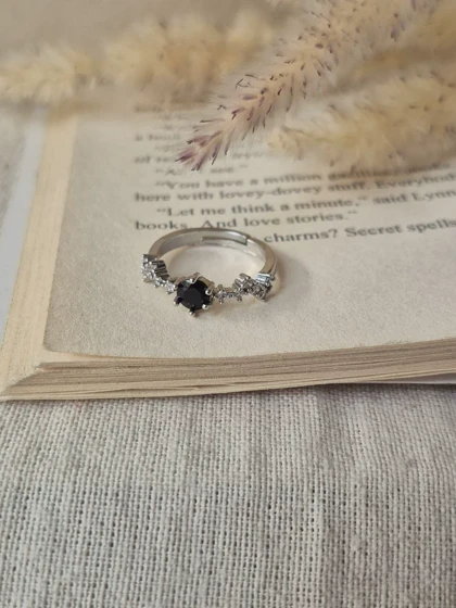 انگشتر جواهری فری سایز نگین مشکی