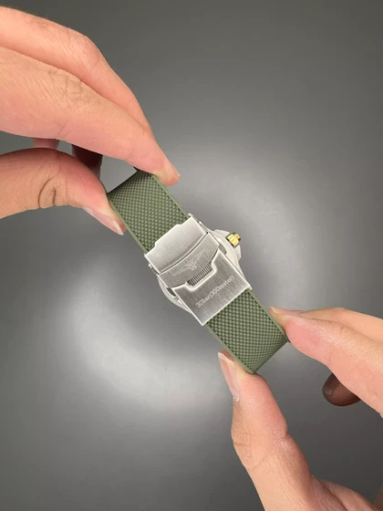 ساعت مچی لونژین اتوماتیک بند رابر سبز بزل طلایی Longines