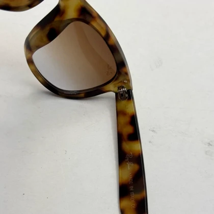 عینک آفتابی ریبن ویفرر ریورس پلنگی به همراه پک کامل rayban