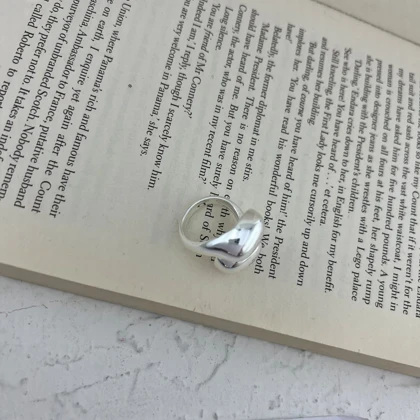 انگشتر زنانه با طرح مدرن و خاص
