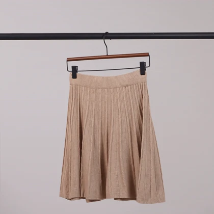 دامن کوتاه بهار