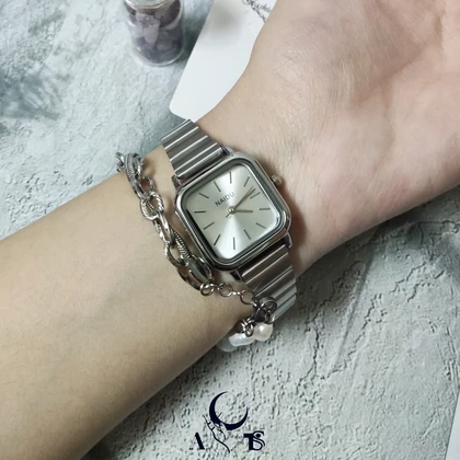 ساعت نایدو 1758