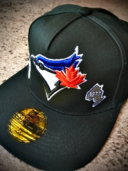 کلاه کپ بک فیت مستر کوالیتی وارداتی FIFTY 59 مدل Toronto Blue Jays _ تمام مشکی