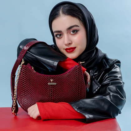 کیف دوشی زنانه چرم یلسان مدل دلسا کد 077-MRV