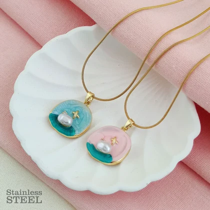 گردنبند استیل طرح آسمان شب میناکاری شده